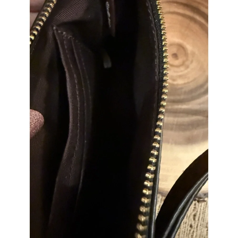 Coach corner zip